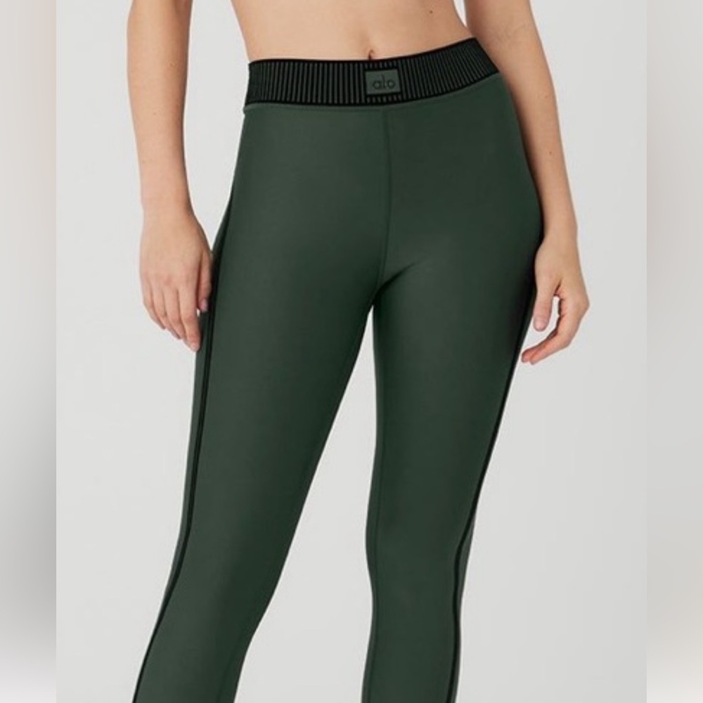 ALO airlift line up leggings dark cactus